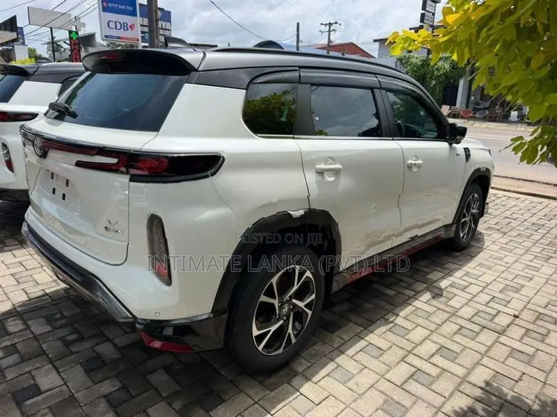 Toyota UrbanCruiser Hyryder bat man kit 2026