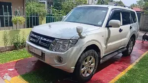 Mitsubishi Montero V98 2013
