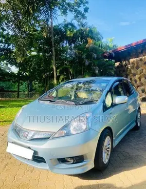 Honda Fit Shuttle 2012