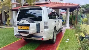 Mitsubishi Montero V98 2013