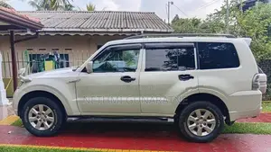 Mitsubishi Montero V98 2013