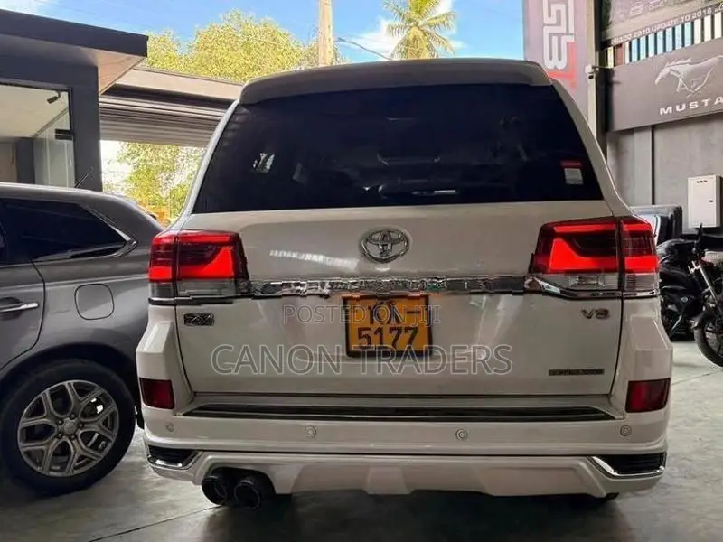 Land Cruiser Sahara V8 Type Bodykit One Side Exhaust