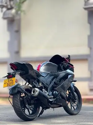 Yamaha R15 2019