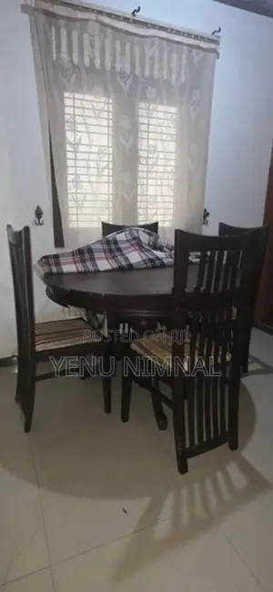 Mahogani Round Table with 4 Teak chairs
