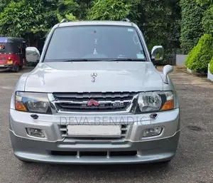 Mitsubishi Montero 2001