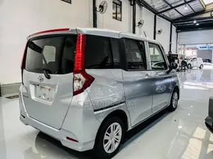 Toyota Roomy x 2023