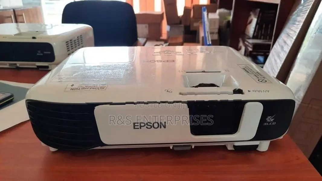 X41 Epson Daylight Projector Lumens 3600