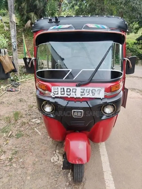 Bajaj RE 2018