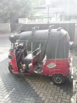 Bajaj RE 2015