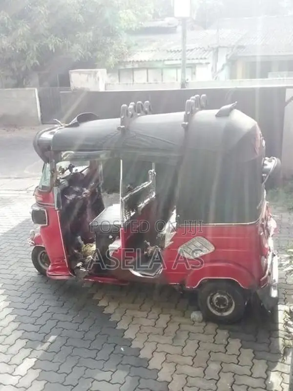 Bajaj RE 2015