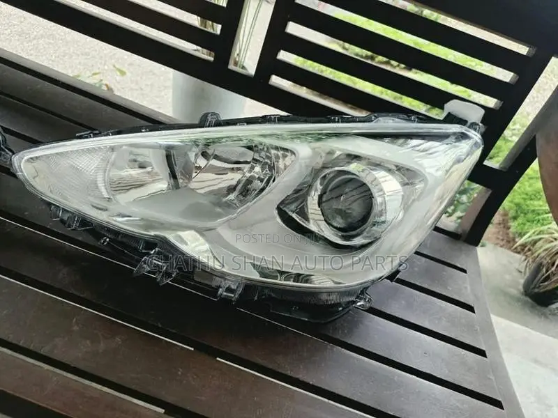 toyota aqua head light