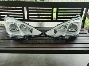 toyota aqua head light