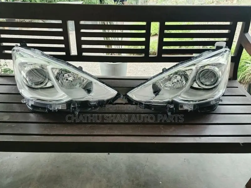 toyota aqua head light