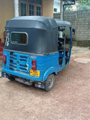 Bajaj RE 2016