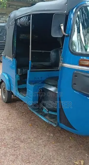 Bajaj RE 2016