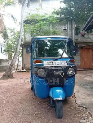 Bajaj RE 2016