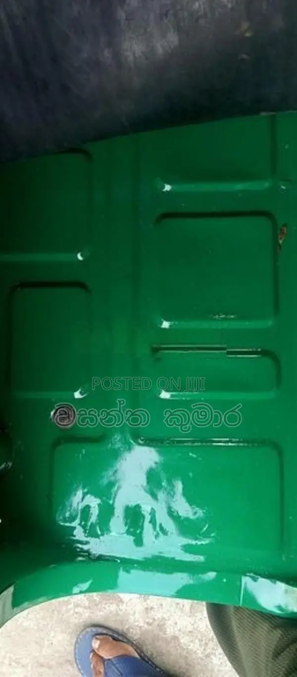 Bajaj RE 8204 2015