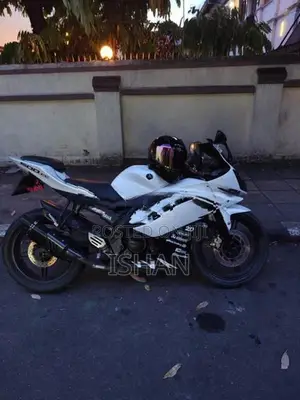Yamaha R15 v2 2016