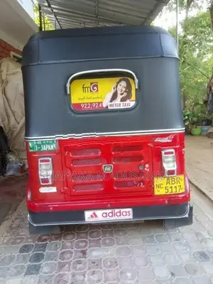 Bajaj RE 2018