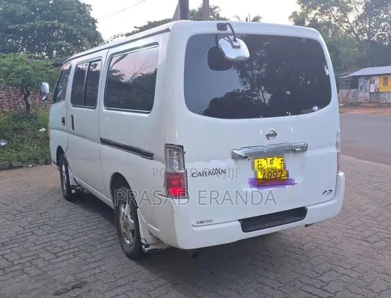 Nissan Caravan 2010