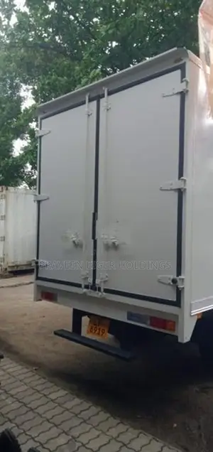 Mitsubishi Canter 4P10 2025