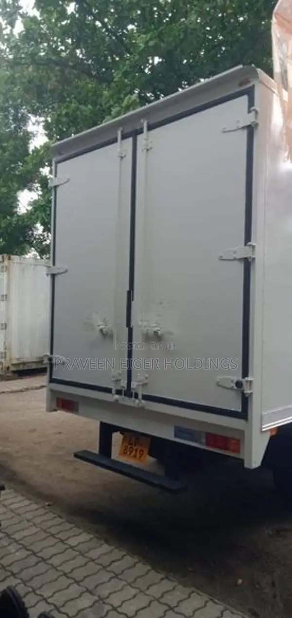 Mitsubishi Canter 4P10 2025