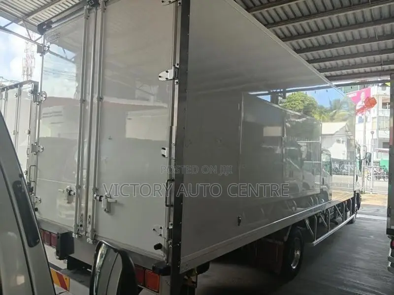 Isuzu Forward 23.5 2018