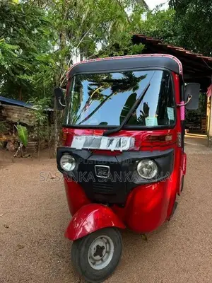 Bajaj RE 2019