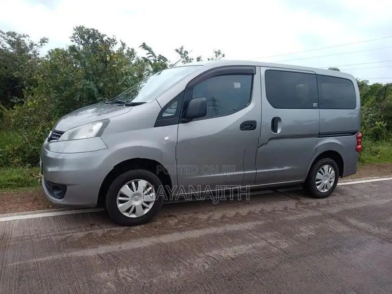 Nissan NV200 2013
