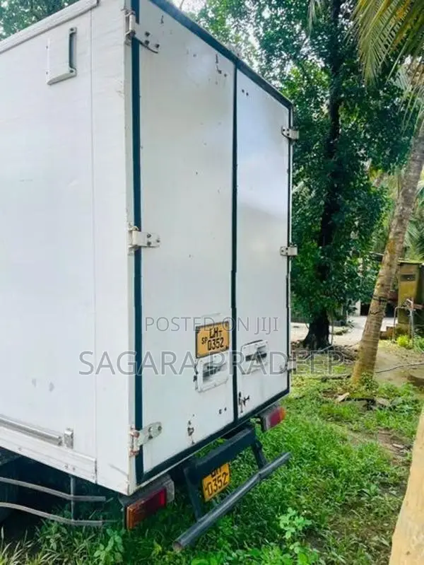 Faw Full Body Lorry 2010