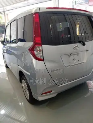 Toyota Roomy x 2023