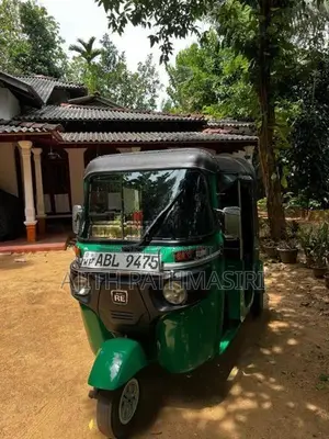 Bajaj RE 2016