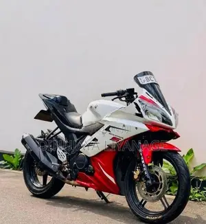 Yamaha R15 2016