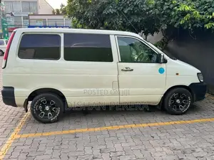 Toyota Noah 2007