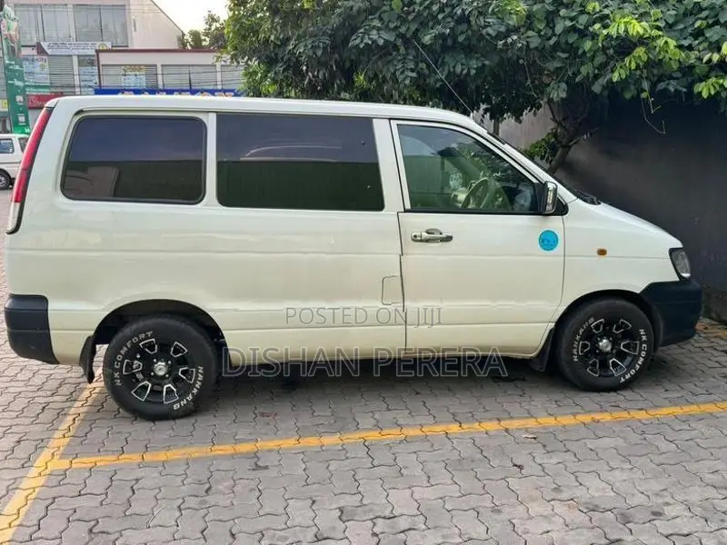Toyota Noah 2007