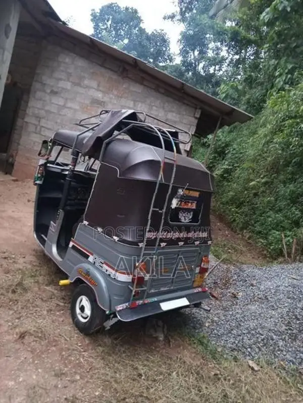 Bajaj RE 2004