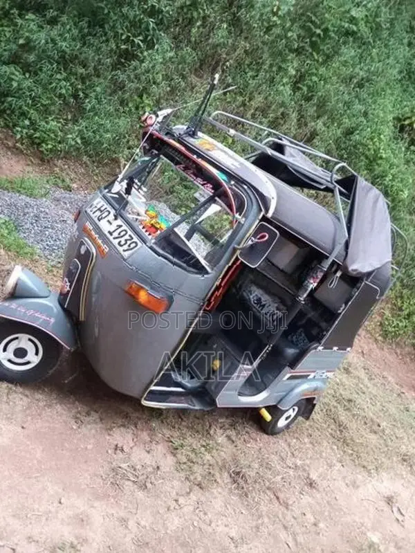 Bajaj RE 2004