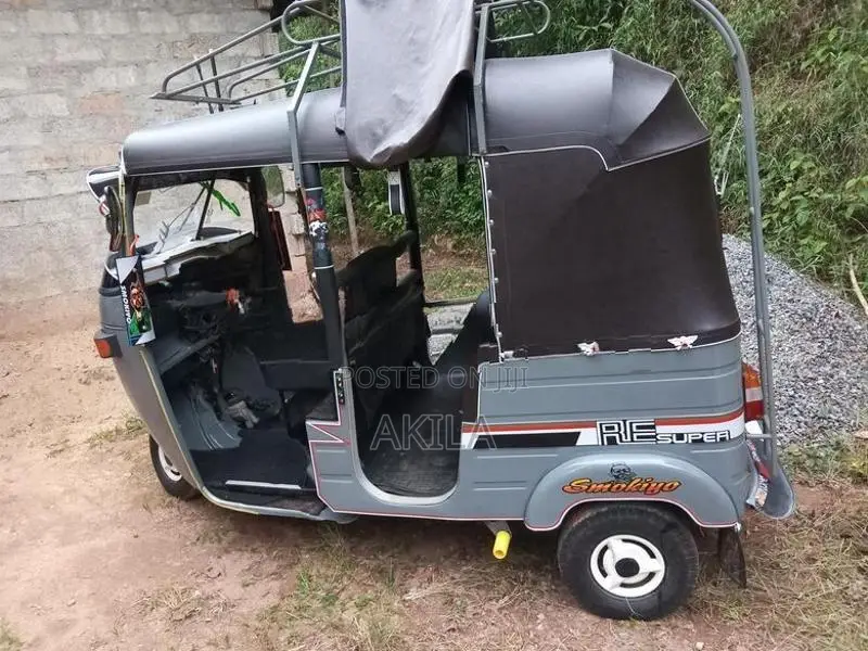 Bajaj RE 2004