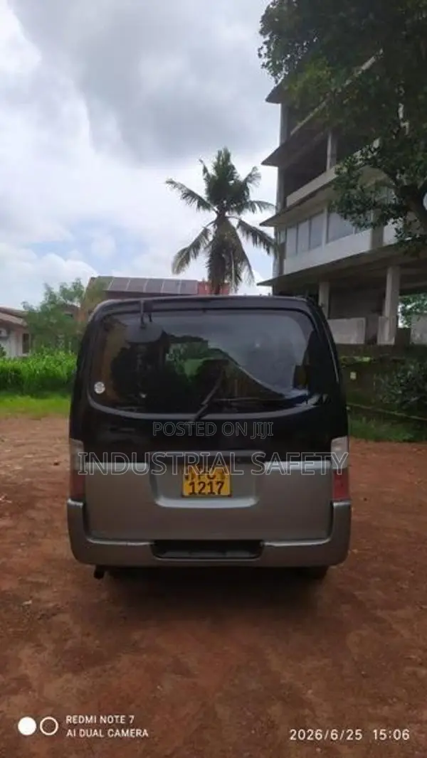 Nissan Caravan 2006