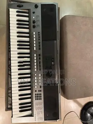 Yamaha E443 Keyboard
