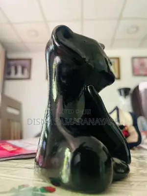 Vase showing a pain of woman