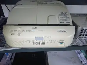 Multimedia Projector EPSON EB585W ultra short throw lumens 3300