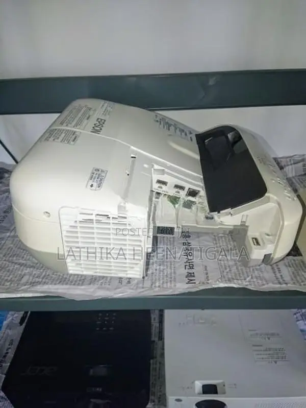 Multimedia Projector EPSON EB585W ultra short throw lumens 3300