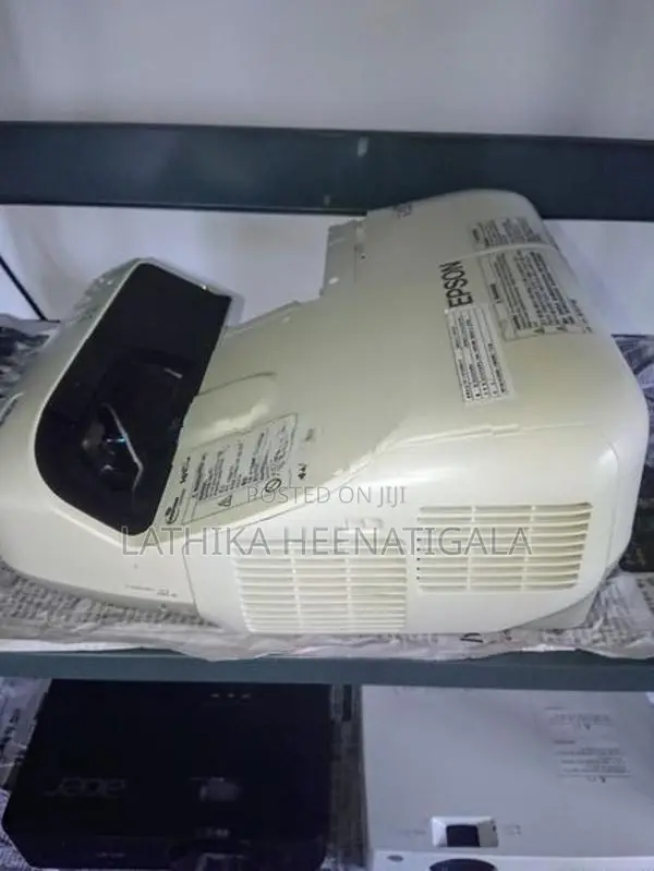 Multimedia Projector EPSON EB585W ultra short throw lumens 3300