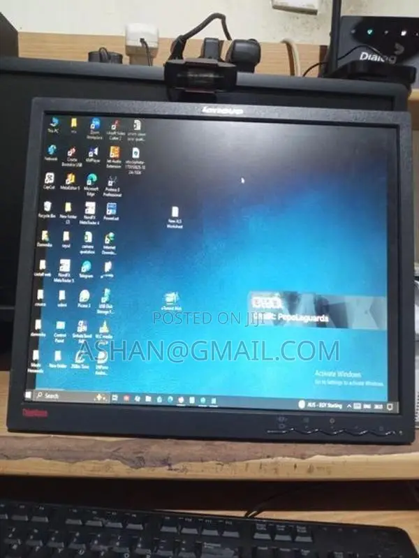 EPSON 19" Monitor