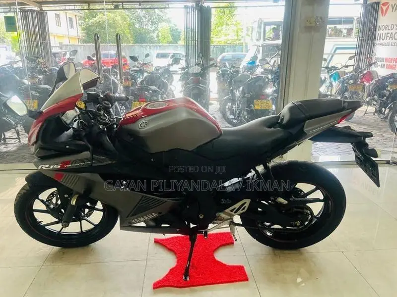 Yamaha R15 2019