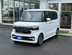 Honda N-Box Custom 2024