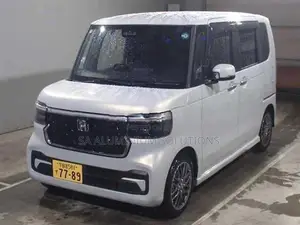 Honda N-Box Custom 2024