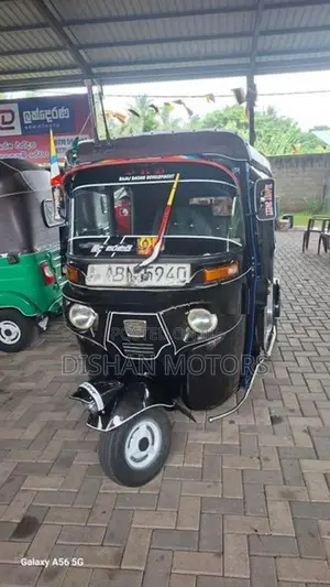 Bajaj RE 2016