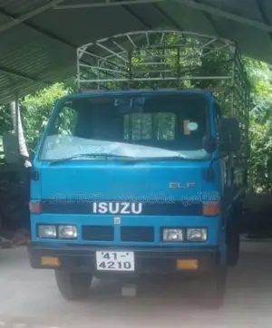 Isuzu Elf 250 Lorry 1982